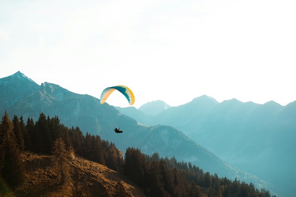 Où pratiquer le parapente dans les montagnes du Népal : conseils et meilleures saisons ?